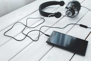 NBA焦点对决：费城76人险胜密尔沃基雄鹿